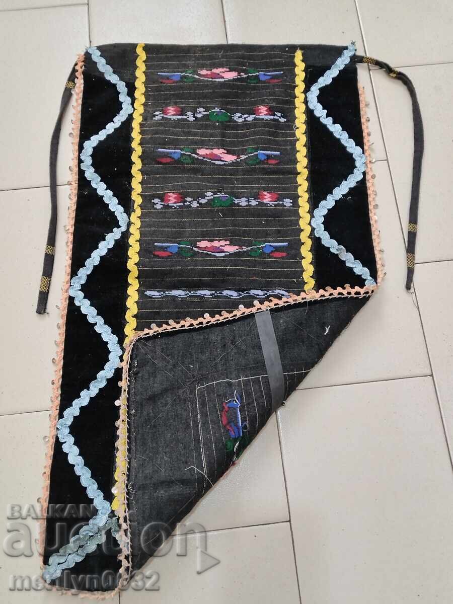 Δημοπρασία Παλιά υφαντή, κεντητή και κεντητή ποδιά, φορεσιά, σουκμάν