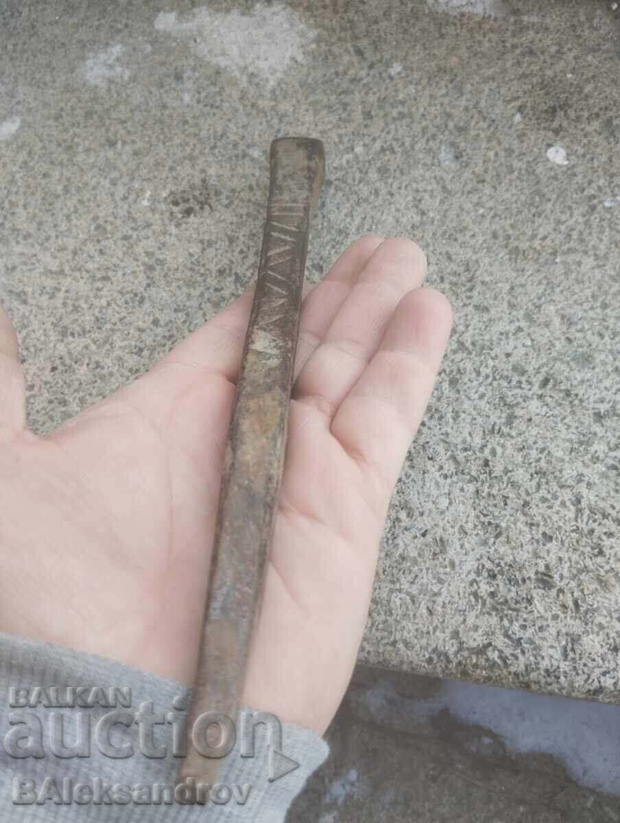 Delivery of Renaissance anvil for riveting Delivery of Renaissance anvil for riveting