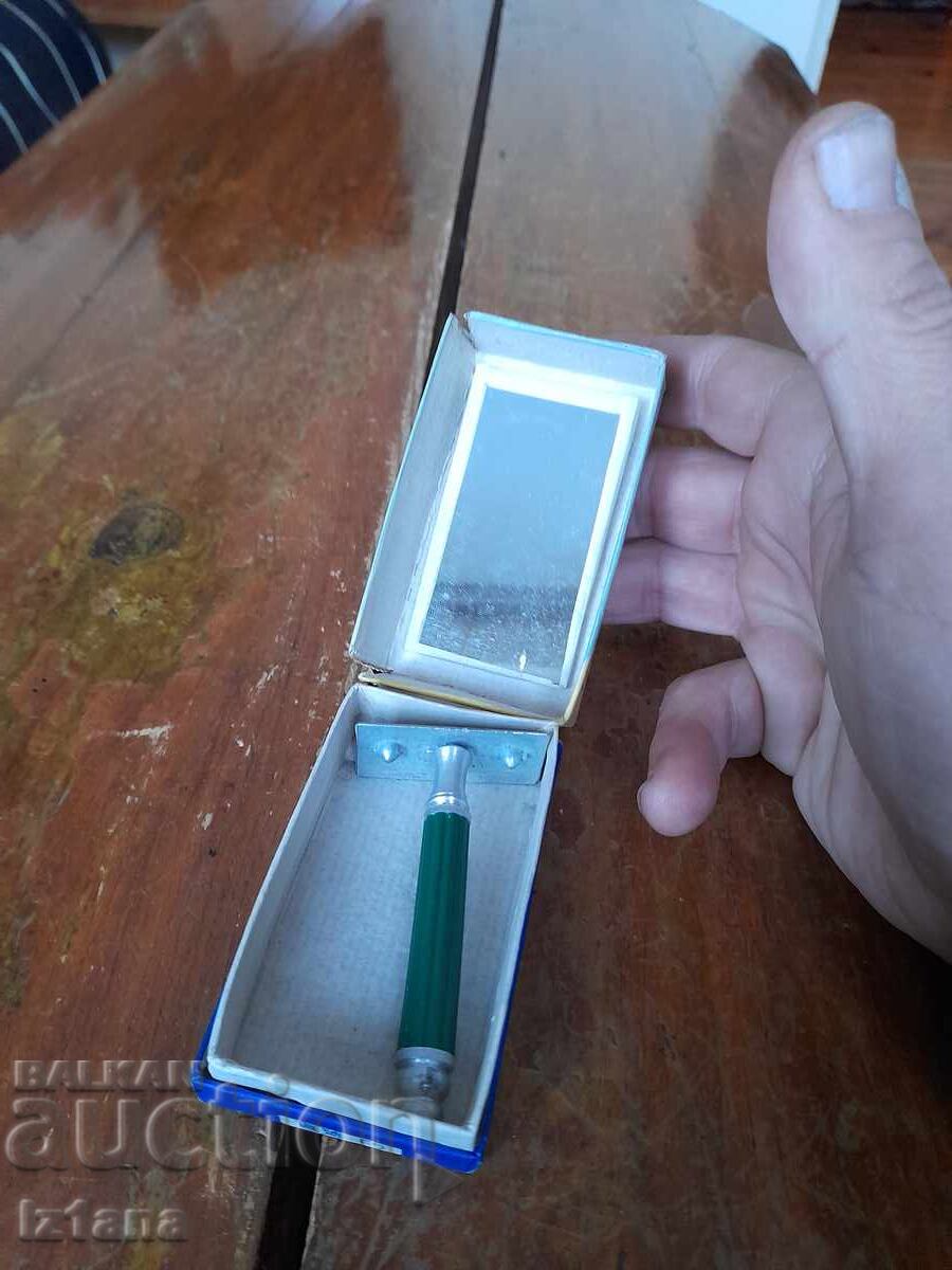 Old Flying Figeon razor with price 27.00 BGN | € 13.80 Old Flying Figeon razor with price 27.00 BGN | € 13.80