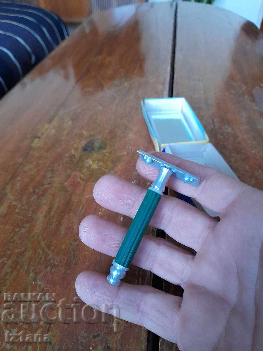 Auction Old Flying Figeon razor Auction Old Flying Figeon razor