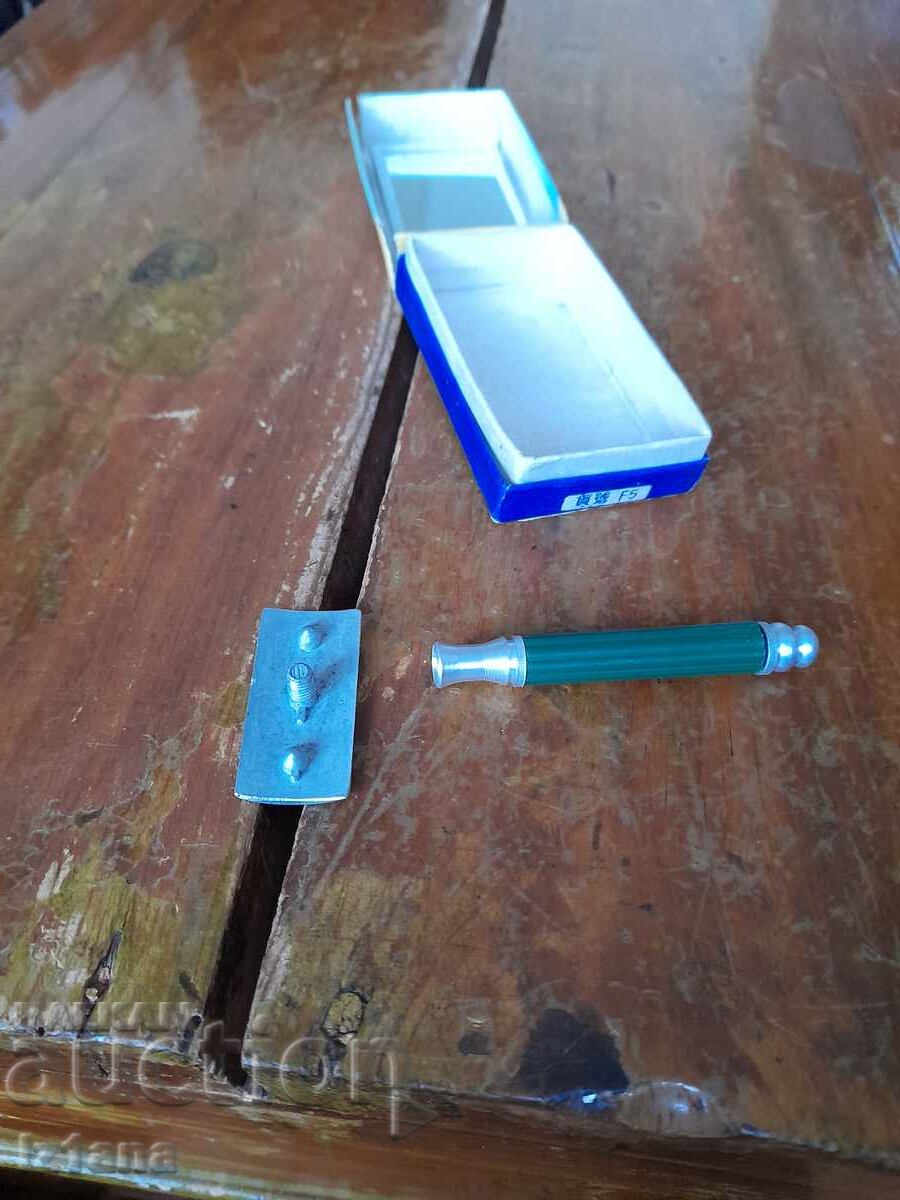 Old Flying Figeon razor - 5 Old Flying Figeon razor - 5