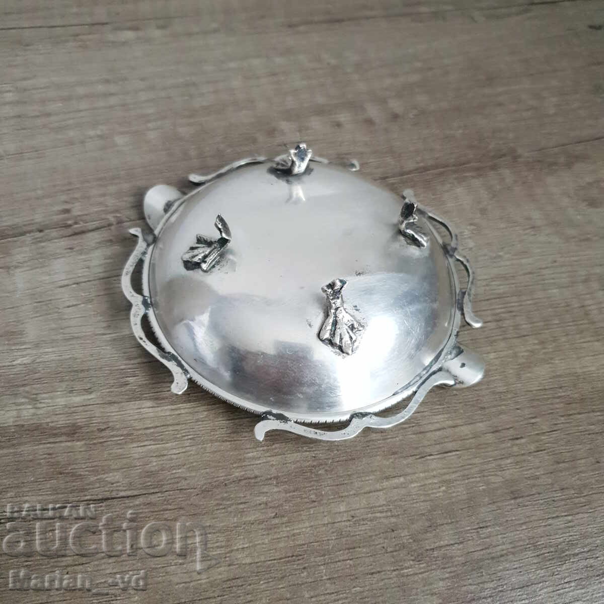 Delivery of Old silver-plated ashtray Delivery of Old silver-plated ashtray