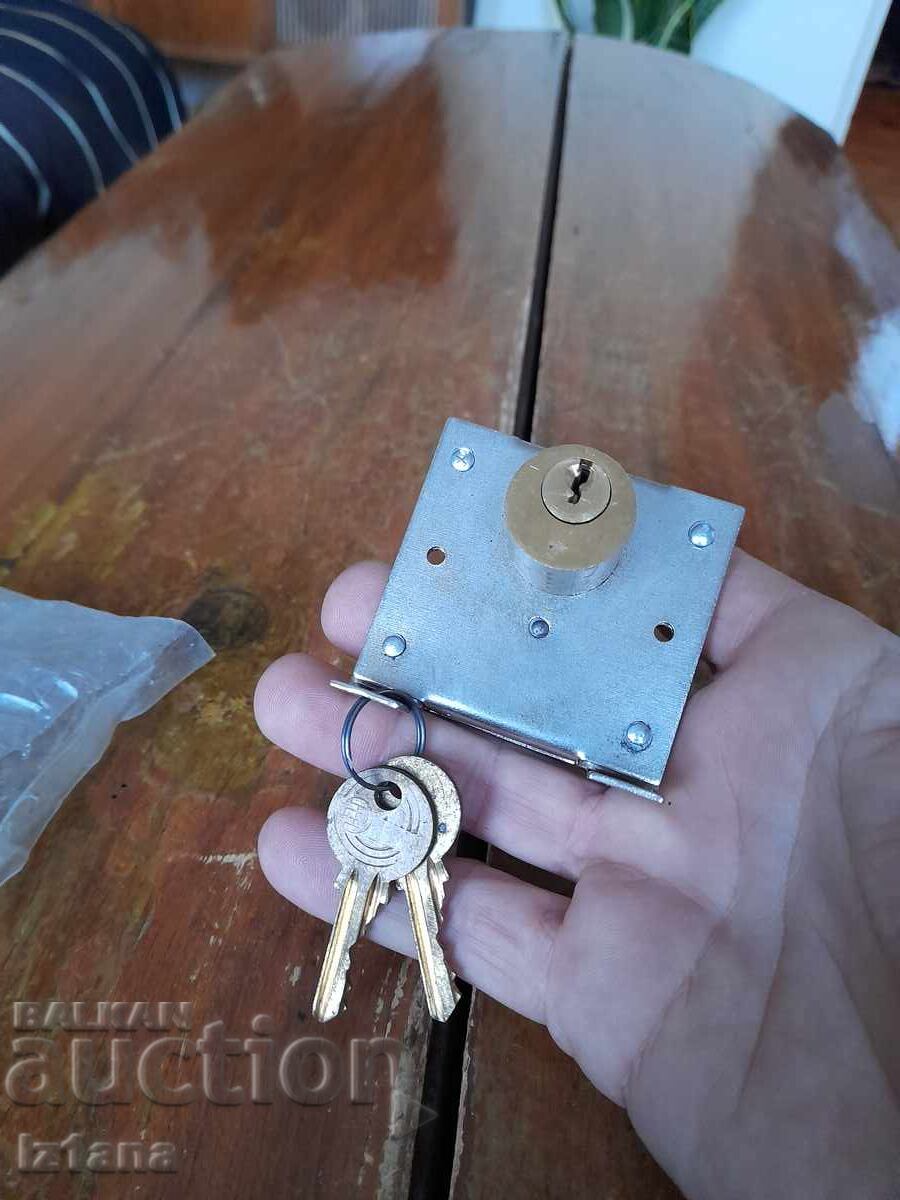 Auction  Old lock, padlock