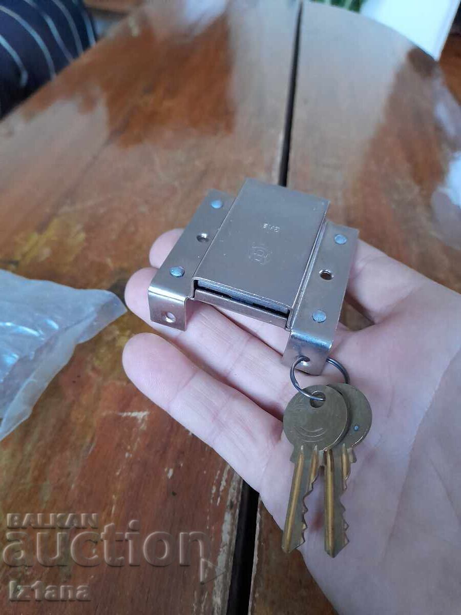 Delivery of Old lock, padlock