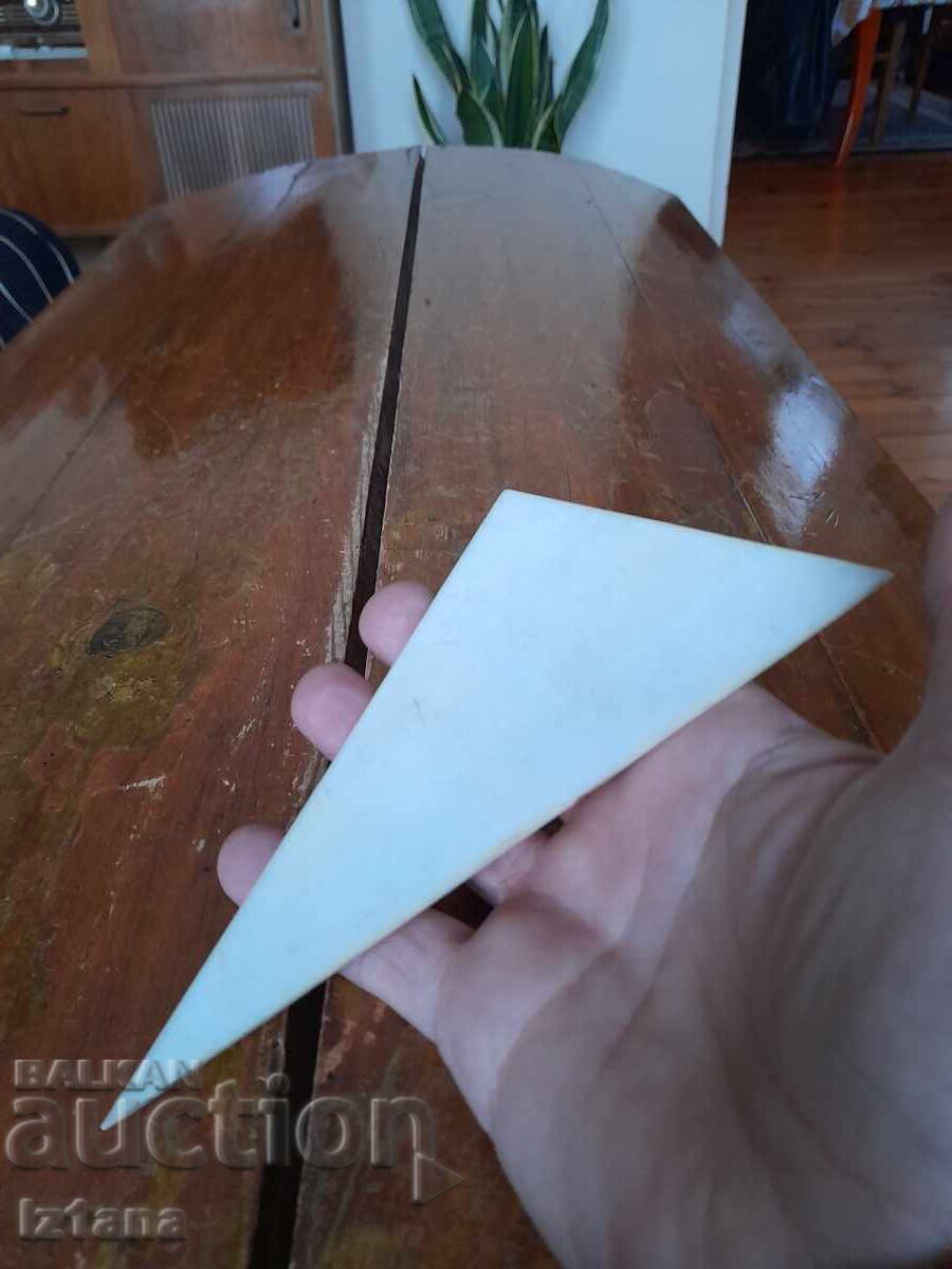 Auction Old school triangle Auction Old school triangle