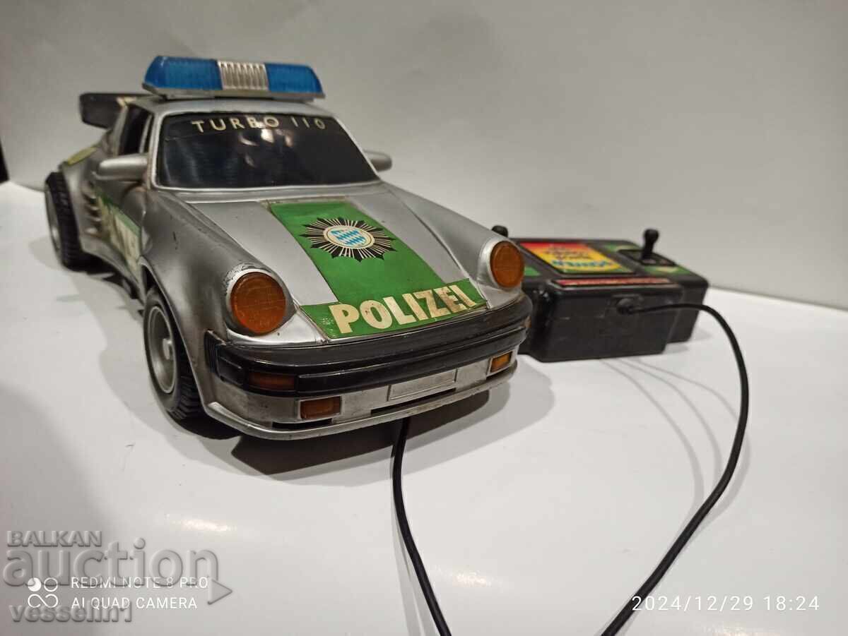 Porsche 911 de la începutul anilor 90, mașină veche mare cu telecomandă
