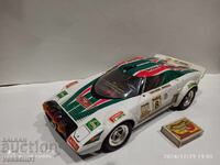 Old big car 90s lanchia strattos with batteries 32/14cm