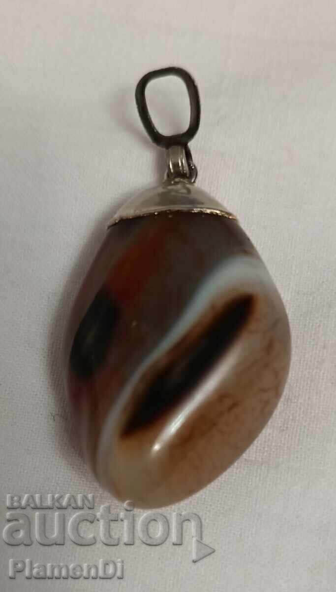 Auction  Red agate pendant