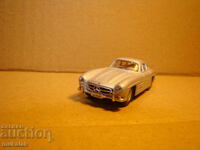 1:72 SCHUCO??? MODEL MERCEDES BENZ 300 SL JUCARIE TROLLEY