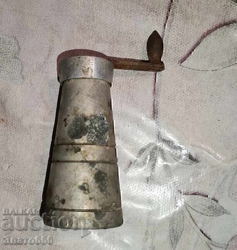 Delivery of Old pepper mill Delivery of Old pepper mill