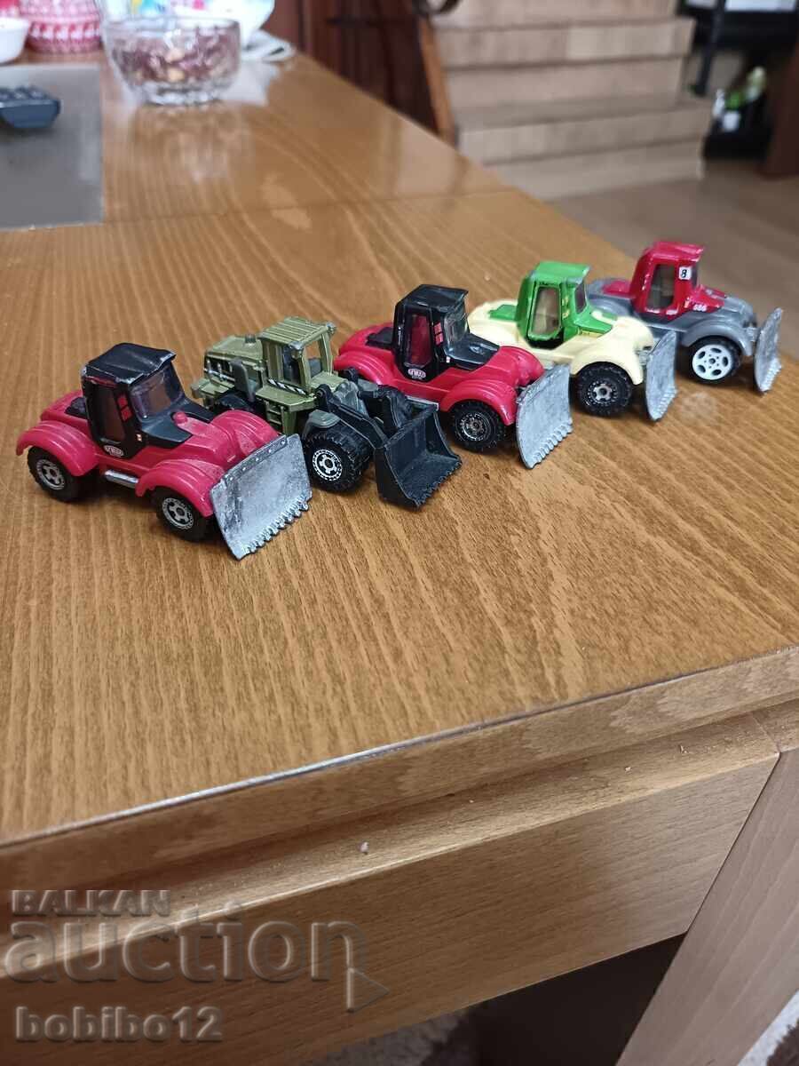 Mașinuțe Matchbox Tractor cu plug 5 buc. pentru 20 cu preț € 4.00 | 7.82 BGN