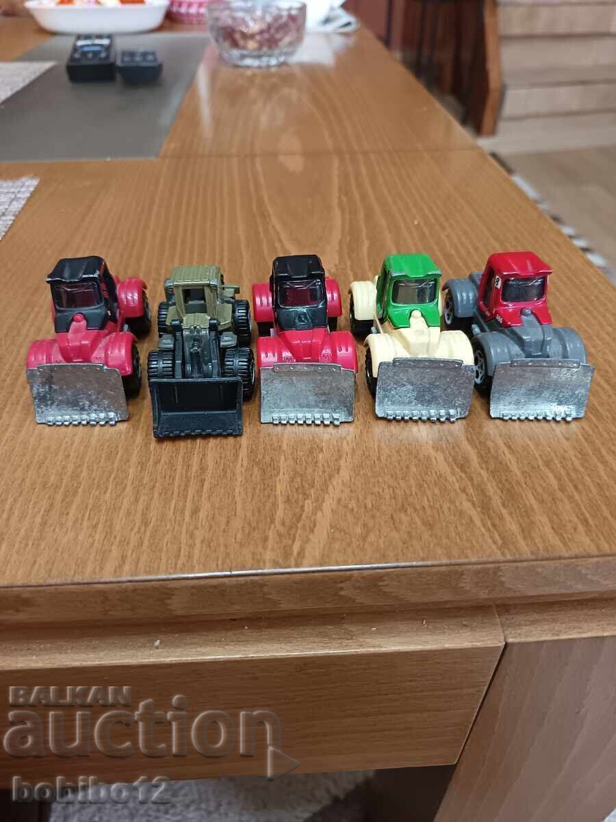 Mașinuțe Matchbox Tractor cu plug 5 buc. pentru 20