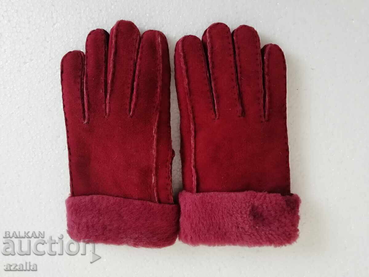 Нови топли дамски ръкавици бордо с цена 7.20 €