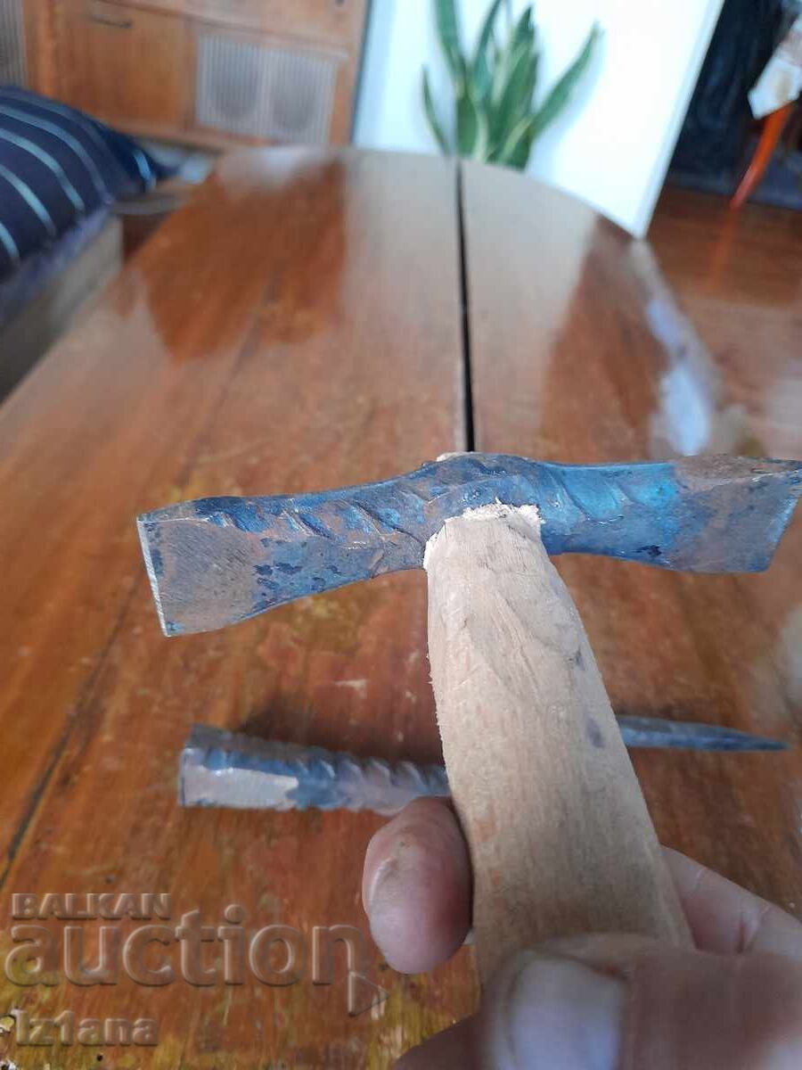 Παλιό σφυρί και αμόνι για κούρεμα μαλλιών - 6 Παλιό σφυρί και αμόνι για κούρεμα μαλλιών - 6