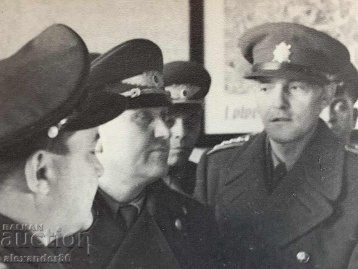 Ген.Кирил Кирилов ген.Захари Захариев 50-те години с цена 15.00 лв. | € 7.67 Ген.Кирил Кирилов ген.Захари Захариев 50-те години с цена 15.00 лв. | € 7.67