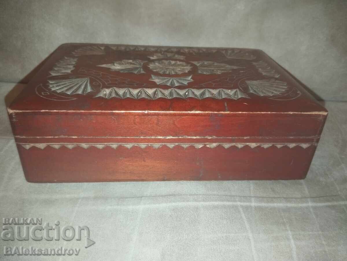 Auction Interesting carved wooden box Auction Interesting carved wooden box