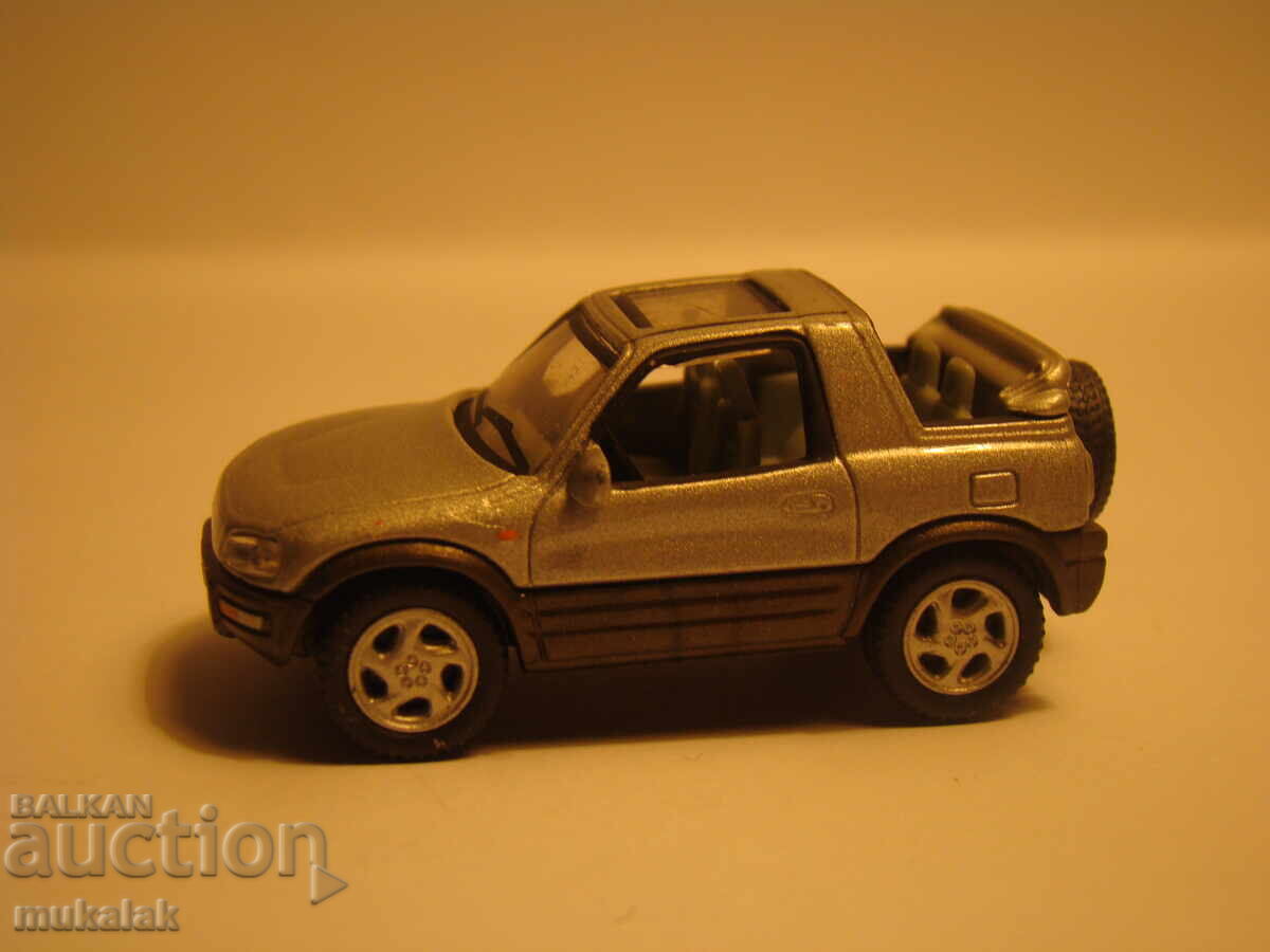 HONGWELL  1/72  TOYOTA  RAV 4    МОДЕЛ КОЛИЧКА