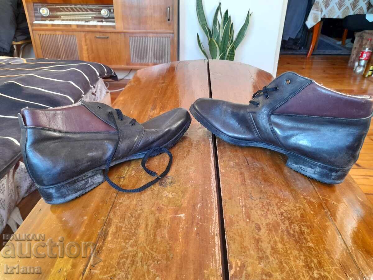 Old shoes, boots Pirin with price 37.00 BGN | € 18.92 Old shoes, boots Pirin with price 37.00 BGN | € 18.92