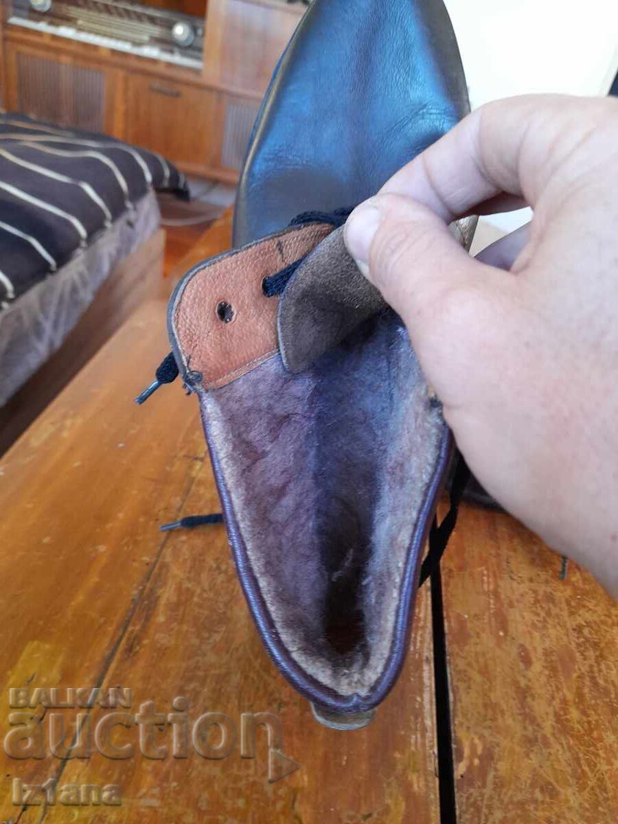 Delivery of Old shoes, boots Pirin Delivery of Old shoes, boots Pirin