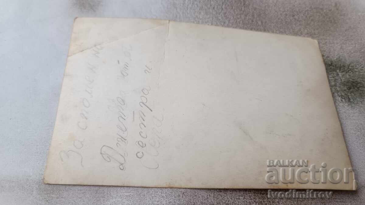 Photo Young girl with price 1.45 BGN | € 0.74 Photo Young girl with price 1.45 BGN | € 0.74