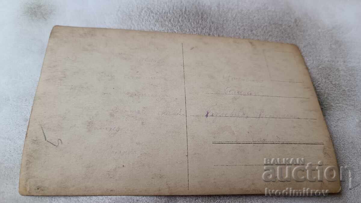 Photo Two young girls with price 1.65 BGN | € 0.84