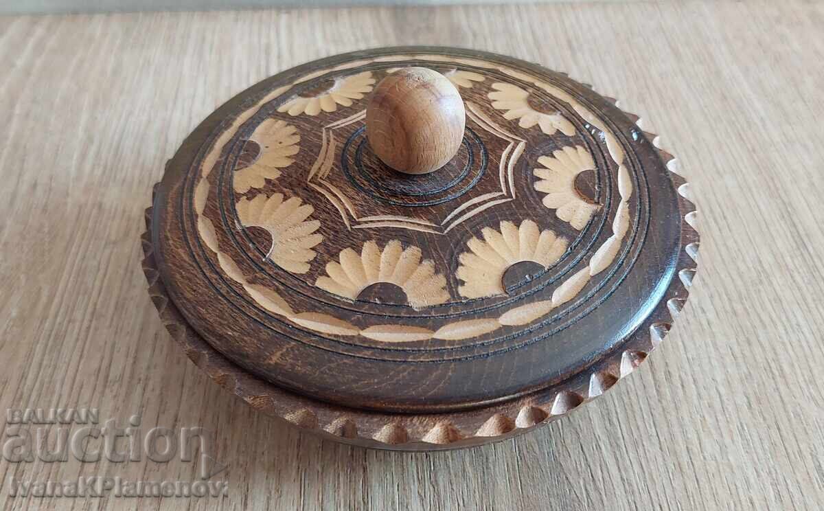 Carving box for collectors Carving box for collectors