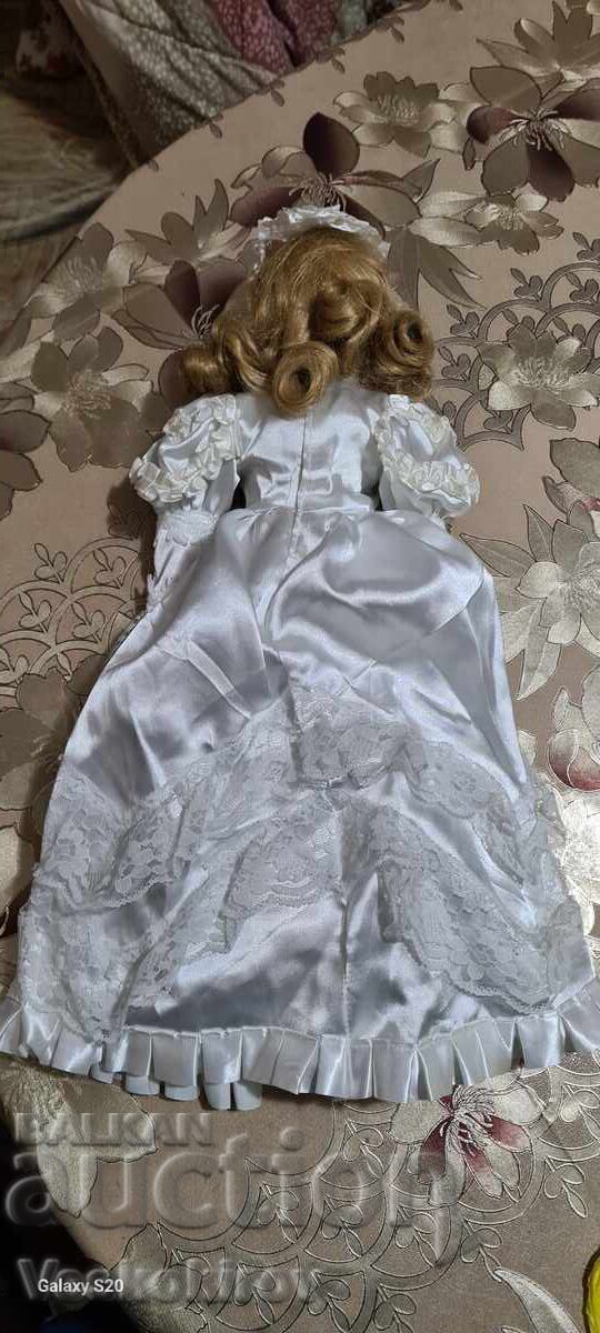 Порцеланова кукла с цена € 10.23 | 20.01 лв.