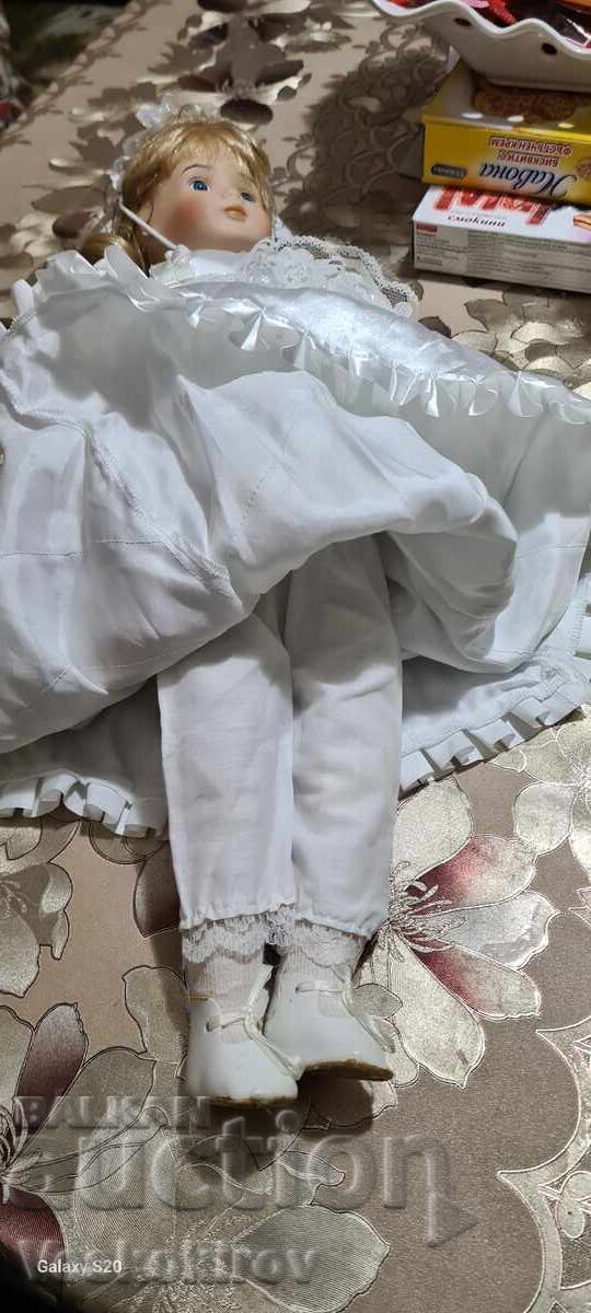 Δημοπρασία Κούκλα από πορσελάνη Δημοπρασία Κούκλα από πορσελάνη