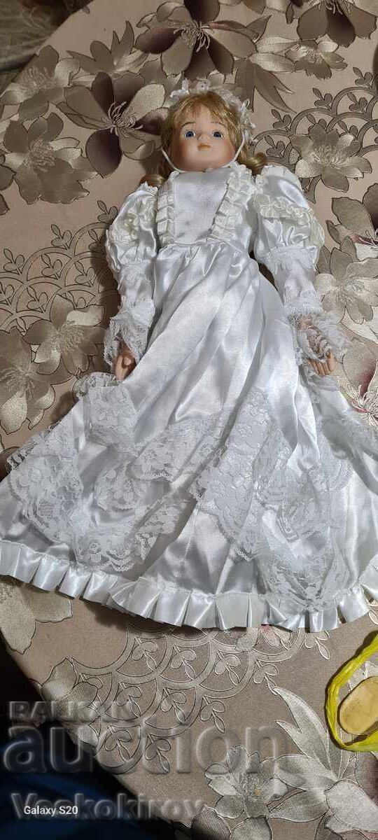 Порцеланова кукла