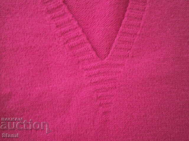 Livrarea Pulover fără mâneci buclé tricotat la mașină, culoare ciclamen