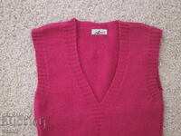 Machine-knitted sleeveless bouclé sweater, cyclamen color