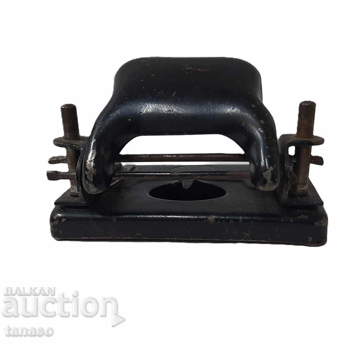 Auction Old metal paper punch, early soc (8.1) Auction Old metal paper punch, early soc (8.1)