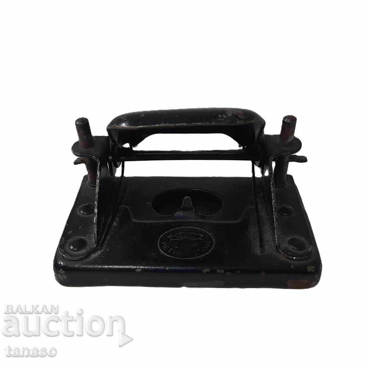 Old metal paper punch, early soc (8.1) Old metal paper punch, early soc (8.1)