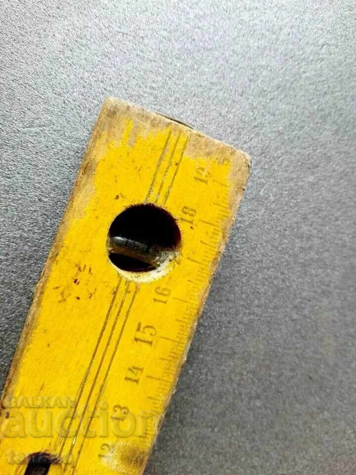 Nivelă cu bulă de lemn veche, nivelă cu bulă de aer, nivelă cu bulă de aer, nivelă (9.4) cu preț 9.00 BGN | € 4.60 Nivelă cu bulă de lemn veche, nivelă cu bulă de aer, nivelă cu bulă de aer, nivelă (9.4) cu preț 9.00 BGN | € 4.60