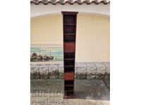 Un superb dulap antic pentru CD-uri din lemn