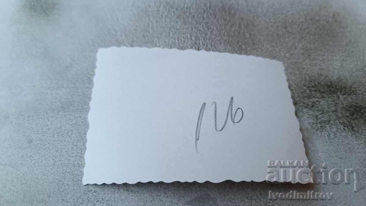 Φωτογραφία Γυναίκα και δύο παιδιά στην παραλία με τιμή 1.15 BGN | € 0.59