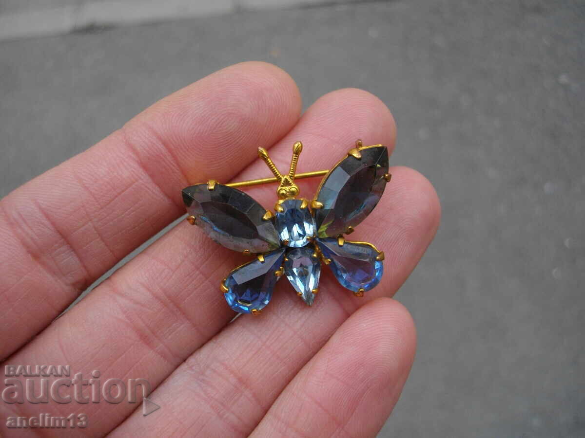 Auction OLD GOLD PLATED BUTTERFLY BROOCH Auction OLD GOLD PLATED BUTTERFLY BROOCH