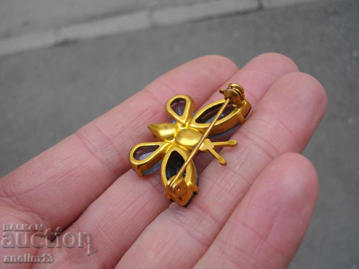 OLD GOLD PLATED BUTTERFLY BROOCH - 7 OLD GOLD PLATED BUTTERFLY BROOCH - 7
