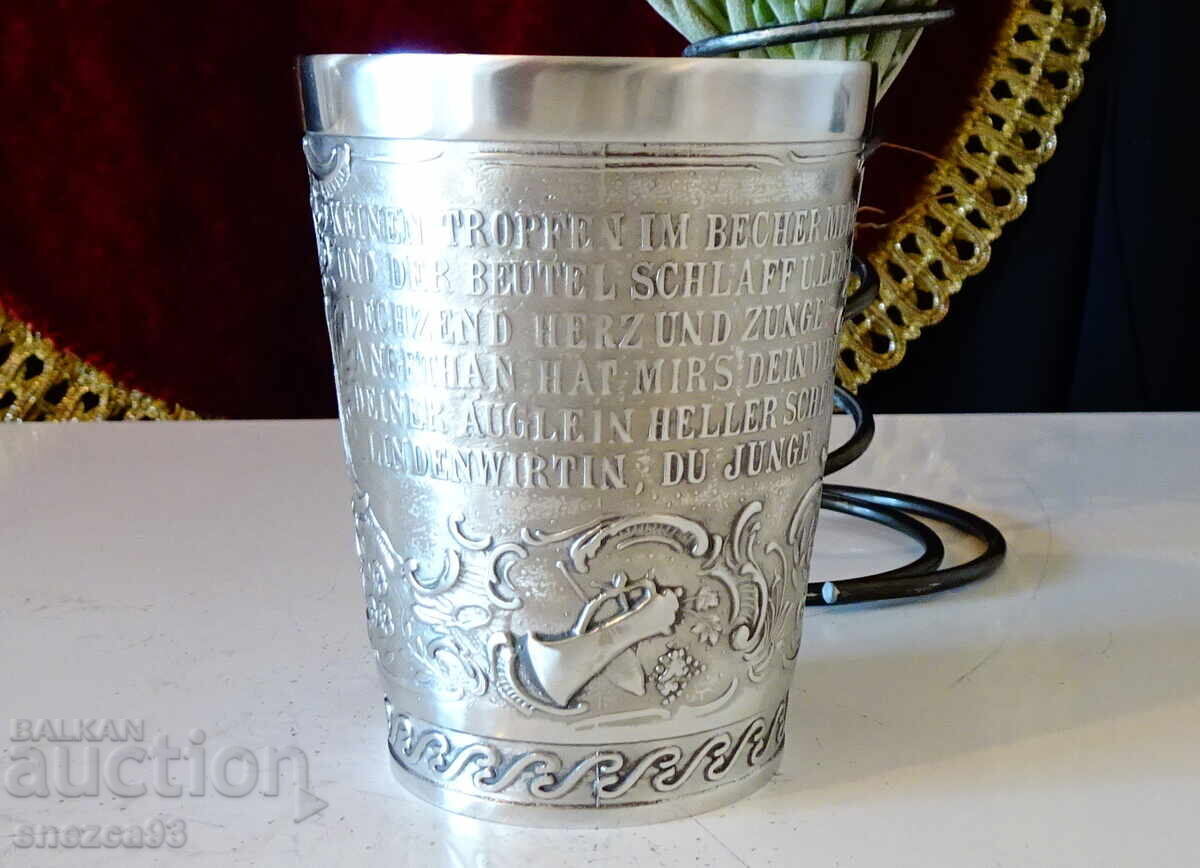 Delivery of Lindenwirtin tin cup, tin wedding. Delivery of Lindenwirtin tin cup, tin wedding.