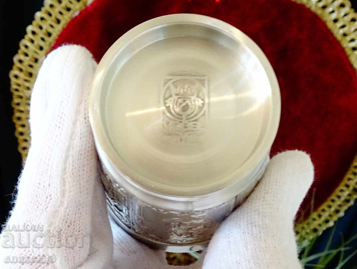 Τσιγκένιο κύπελλο, κυνηγοί. - 6