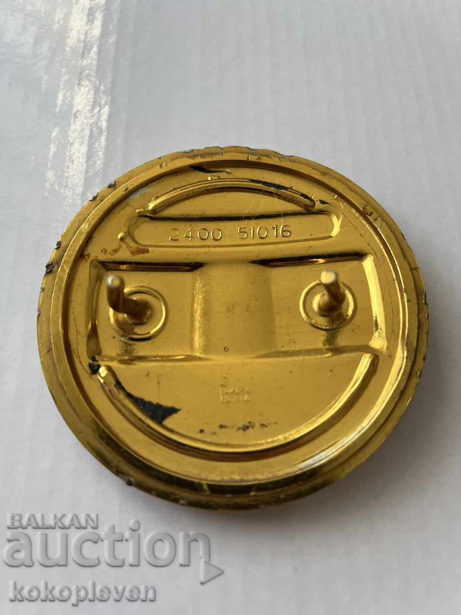 Delivery of Alfa Romeo emblem