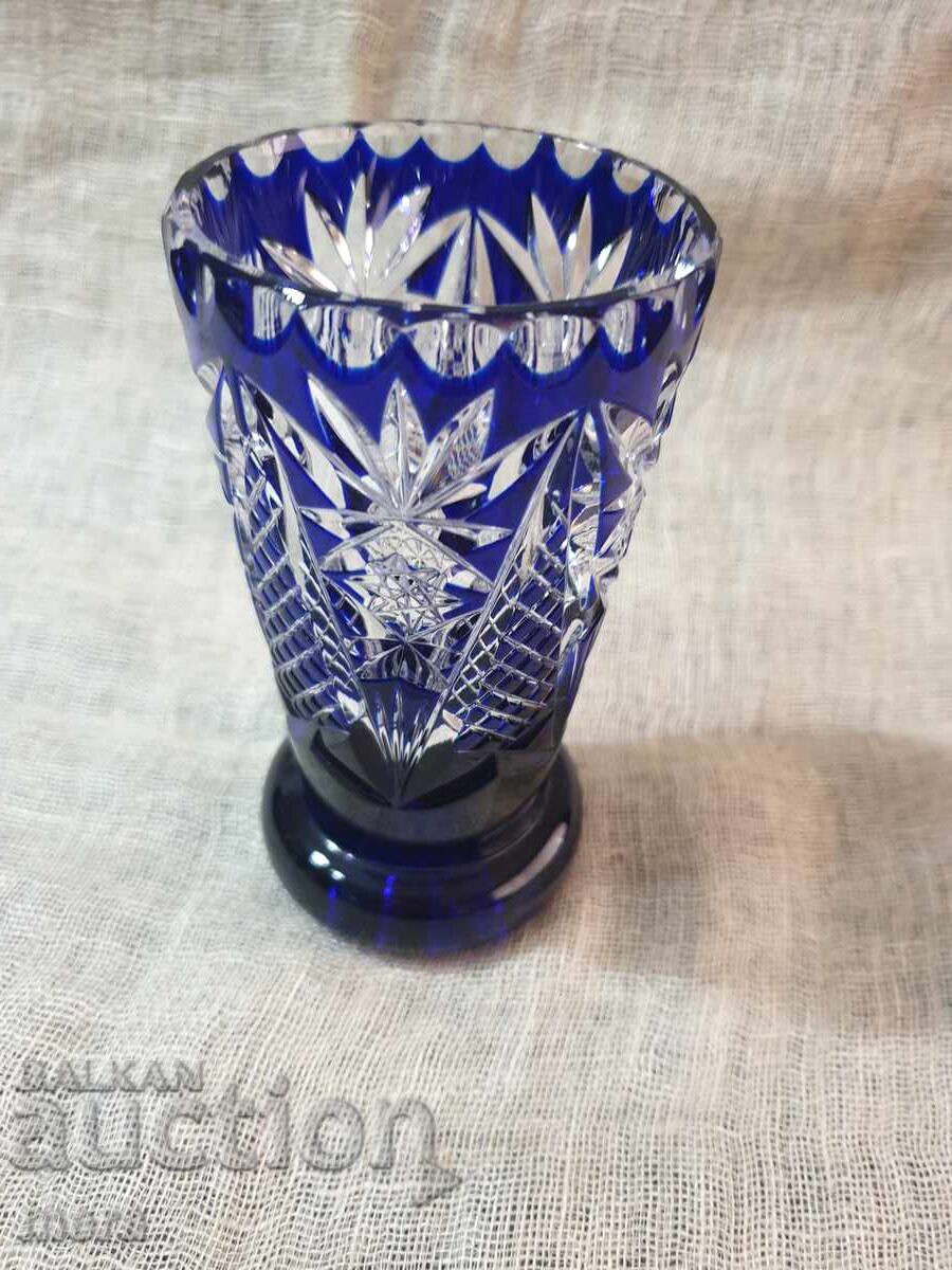 Κρυστάλλινο βάζο από χρωματιστό κρύσταλλο με τιμή 35.00 BGN | € 17.90