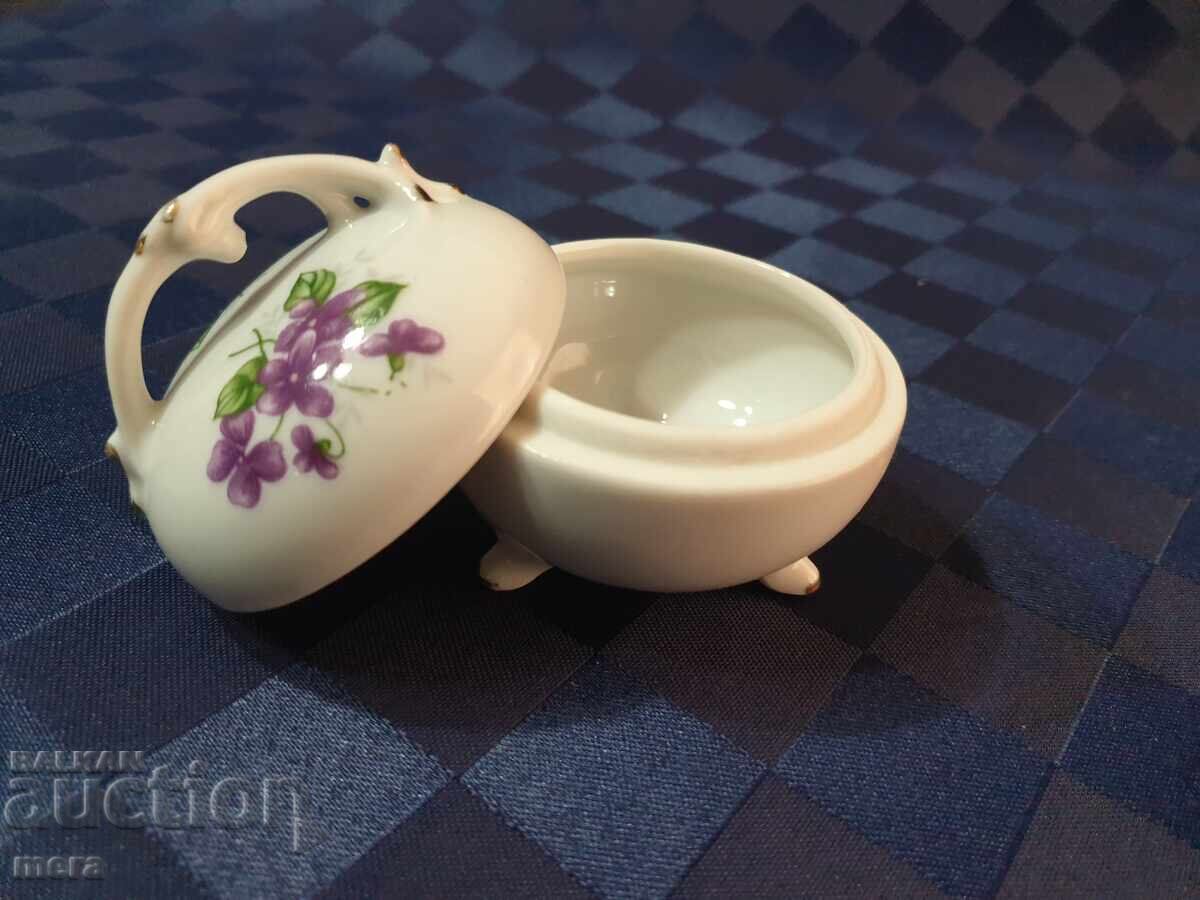 Auction Porcelain jeweler Auction Porcelain jeweler