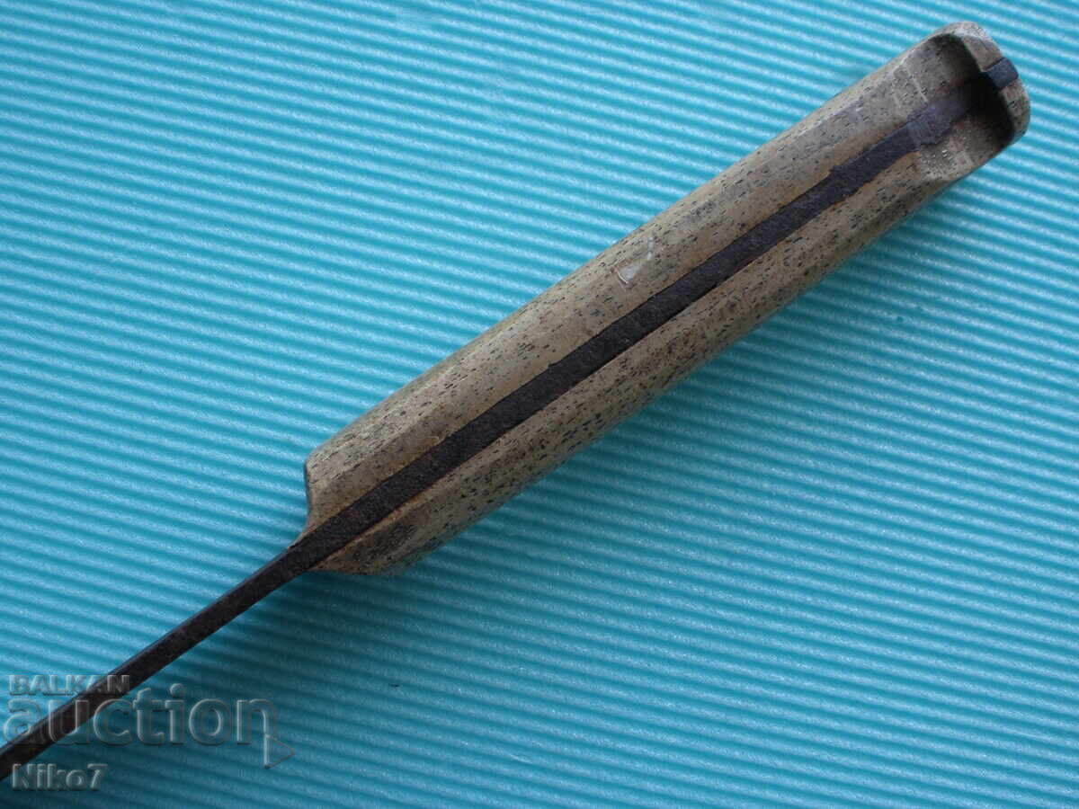 Un cuțit vechi cu mâner de os. - 6