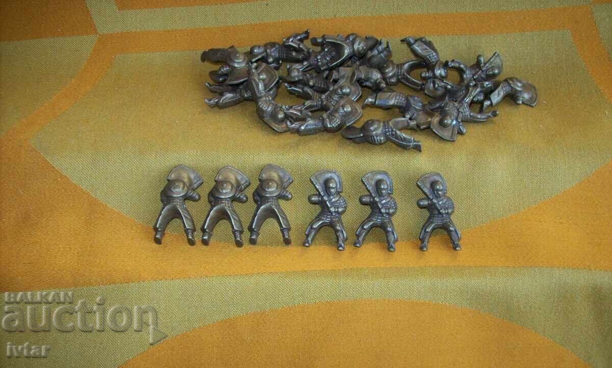 Lot of metal figurines, soldiers with price € 24.00 | 46.94 BGN