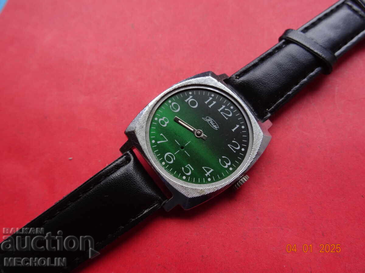 OLD RUSSIAN COLLECTIBLE WATCH VICTORY WINTER with price 15.00 BGN | € 7.67 OLD RUSSIAN COLLECTIBLE WATCH VICTORY WINTER with price 15.00 BGN | € 7.67