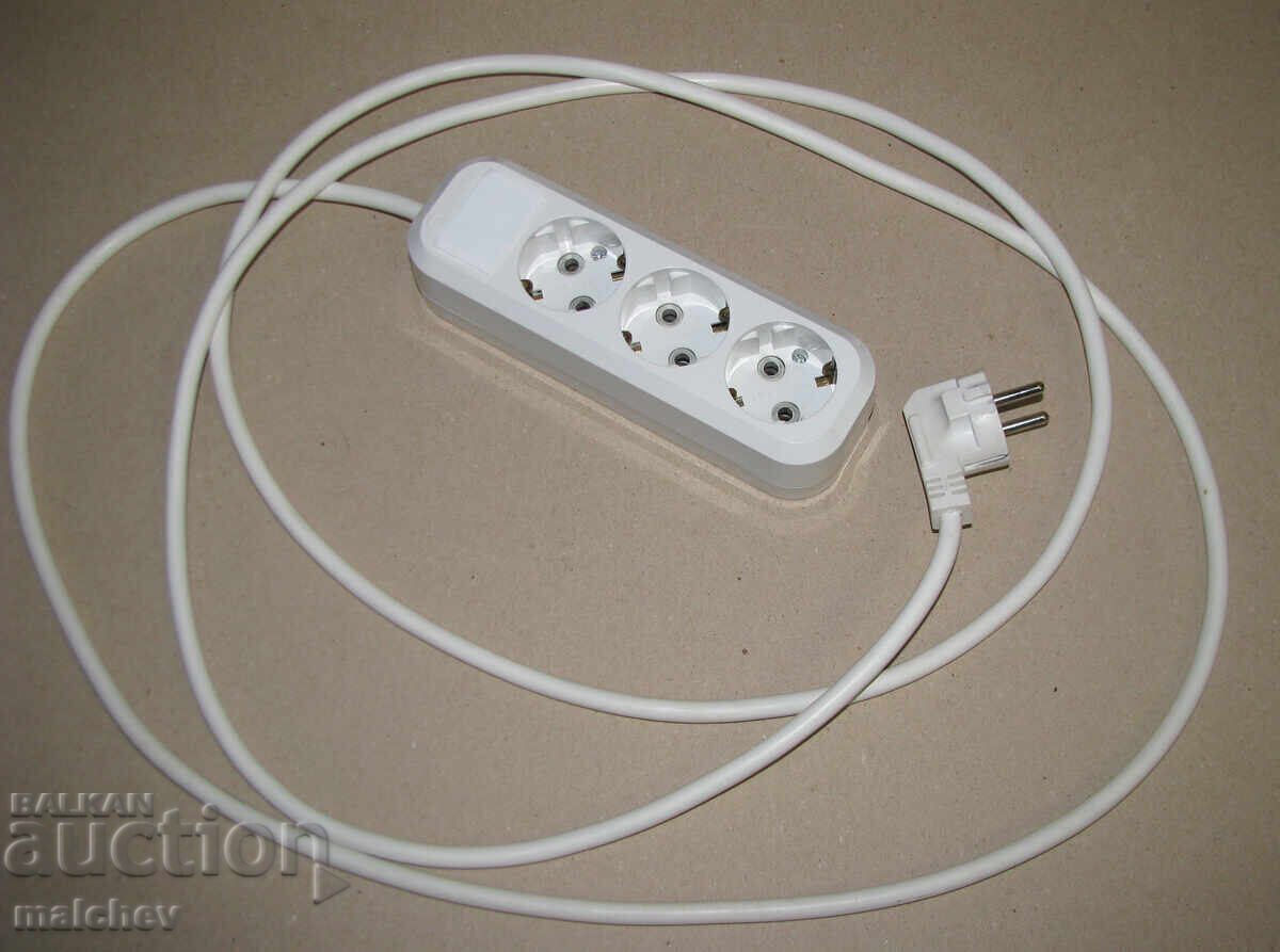 Extension cord 2.85 m, three-way power strip with key removed, excellent Extension cord 2.85 m, three-way power strip with key removed, excellent