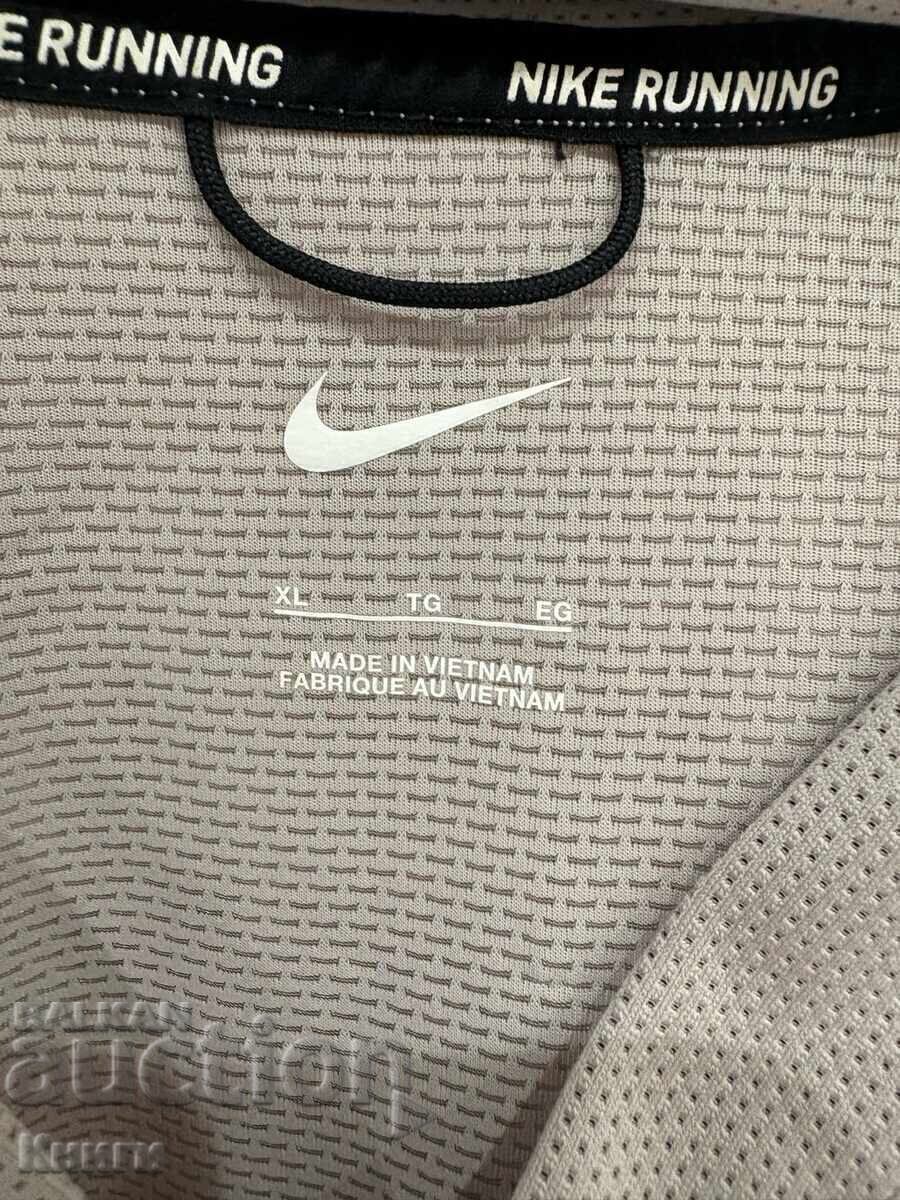 Nike Running Top - size XL with price 80.00 BGN | € 40.90 Nike Running Top - size XL with price 80.00 BGN | € 40.90
