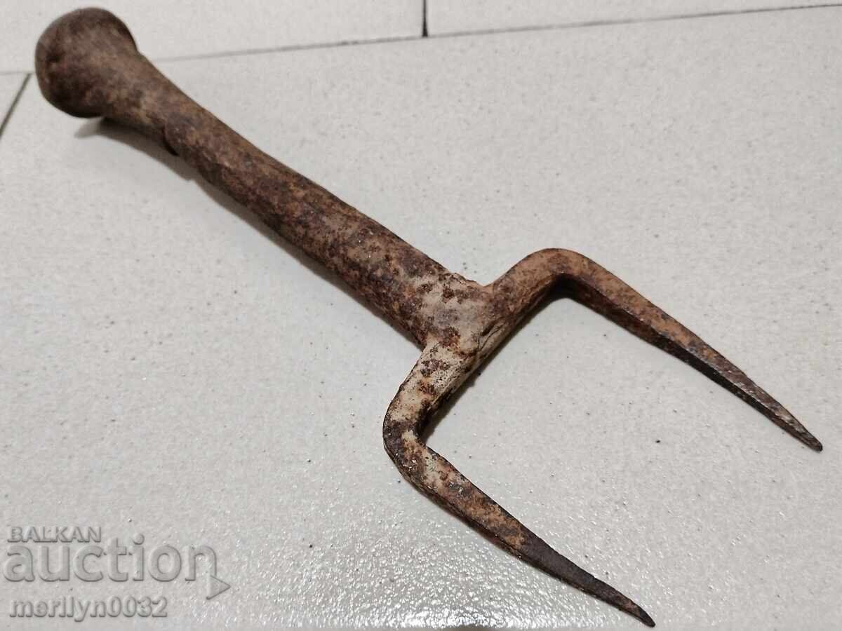 Old hand-forged anvil for hair straightening Old hand-forged anvil for hair straightening