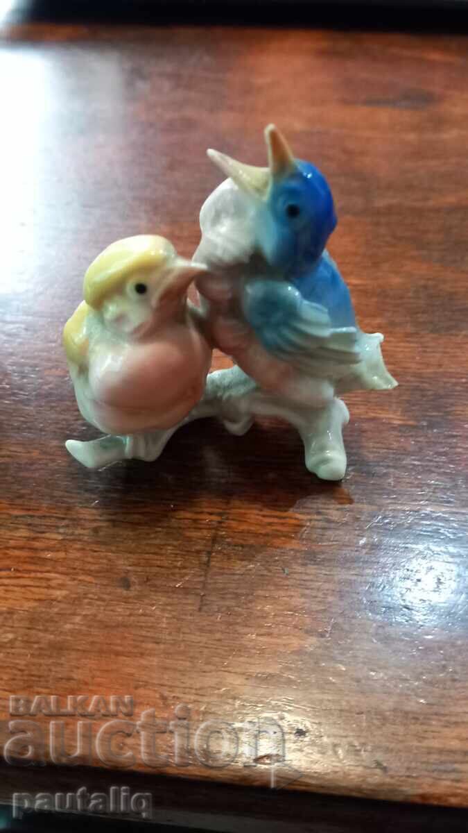 FIGURA VECHE DE PORCELAN